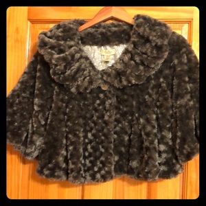 TAUPE Faux fur cropped short sleeved cape LINED